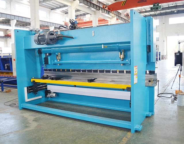 Freno de prensa hidráulica WC67K-100/3200 para flexión de aluminio